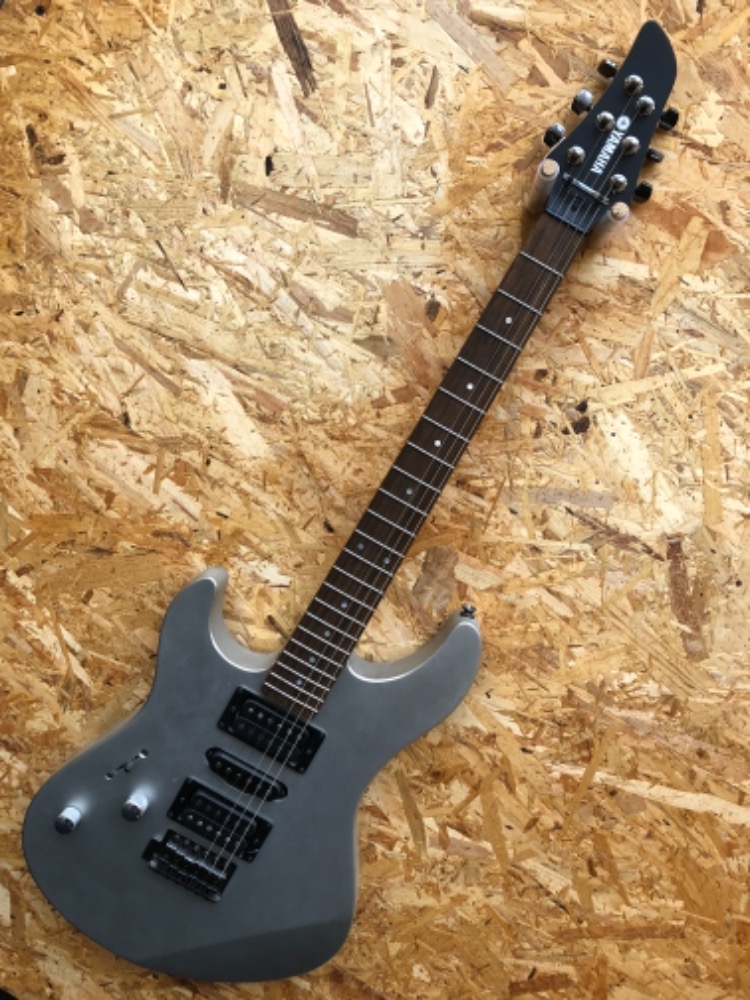 Elektrická kytara Yamaha levá