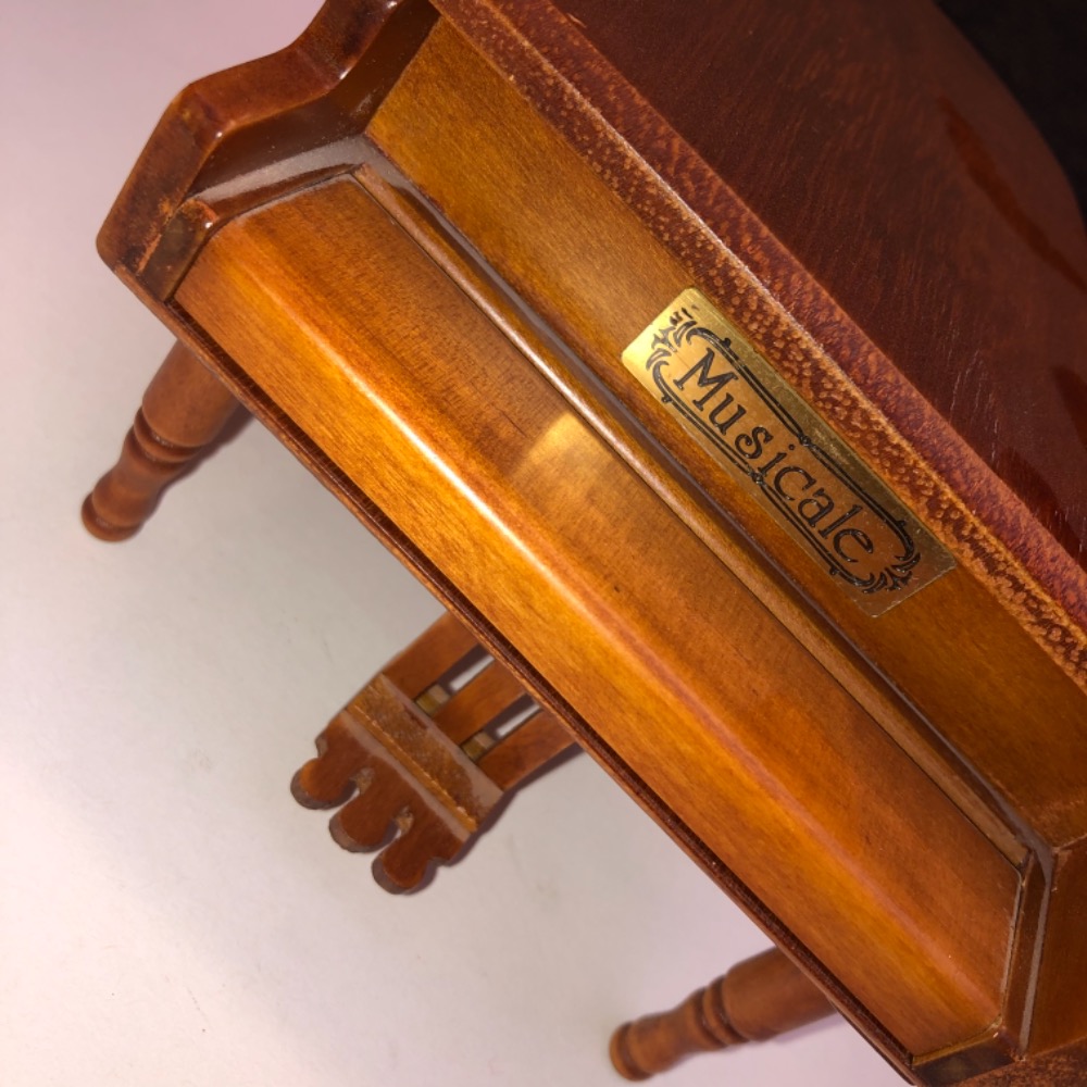 Miniatura piano se žídlí